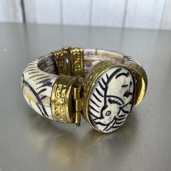 Vintage Carved African Indian Elephant Hinged Pull Pin Bangle Bracelet - Picture 1 of 7